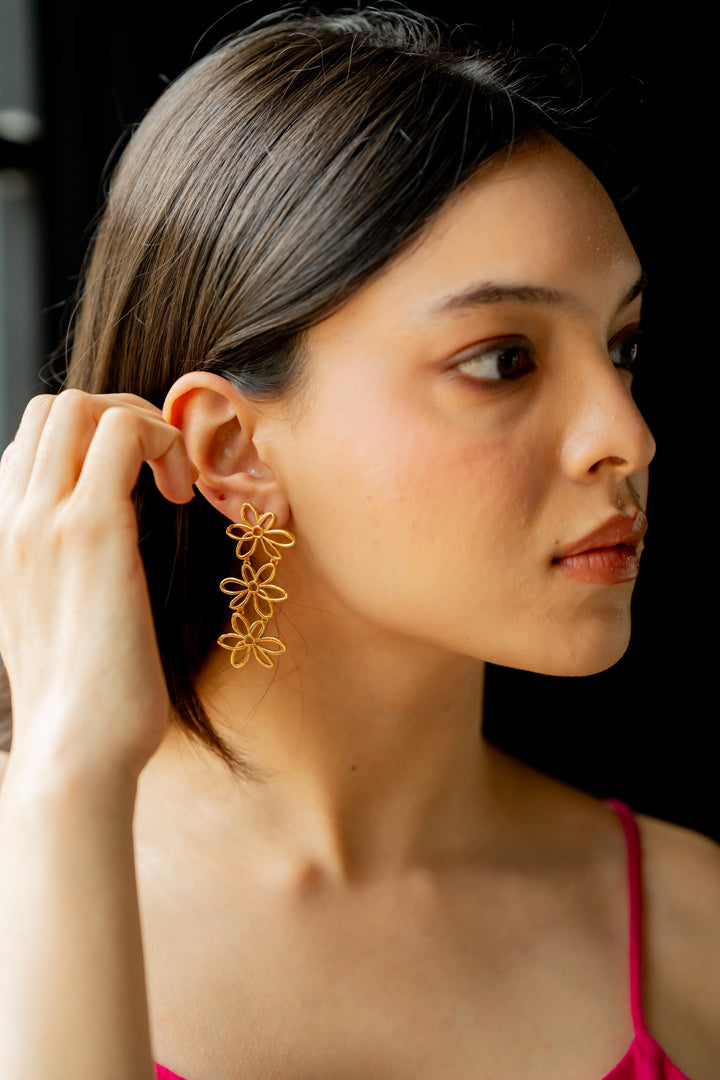 house of chi - 3 flower danglers - gold