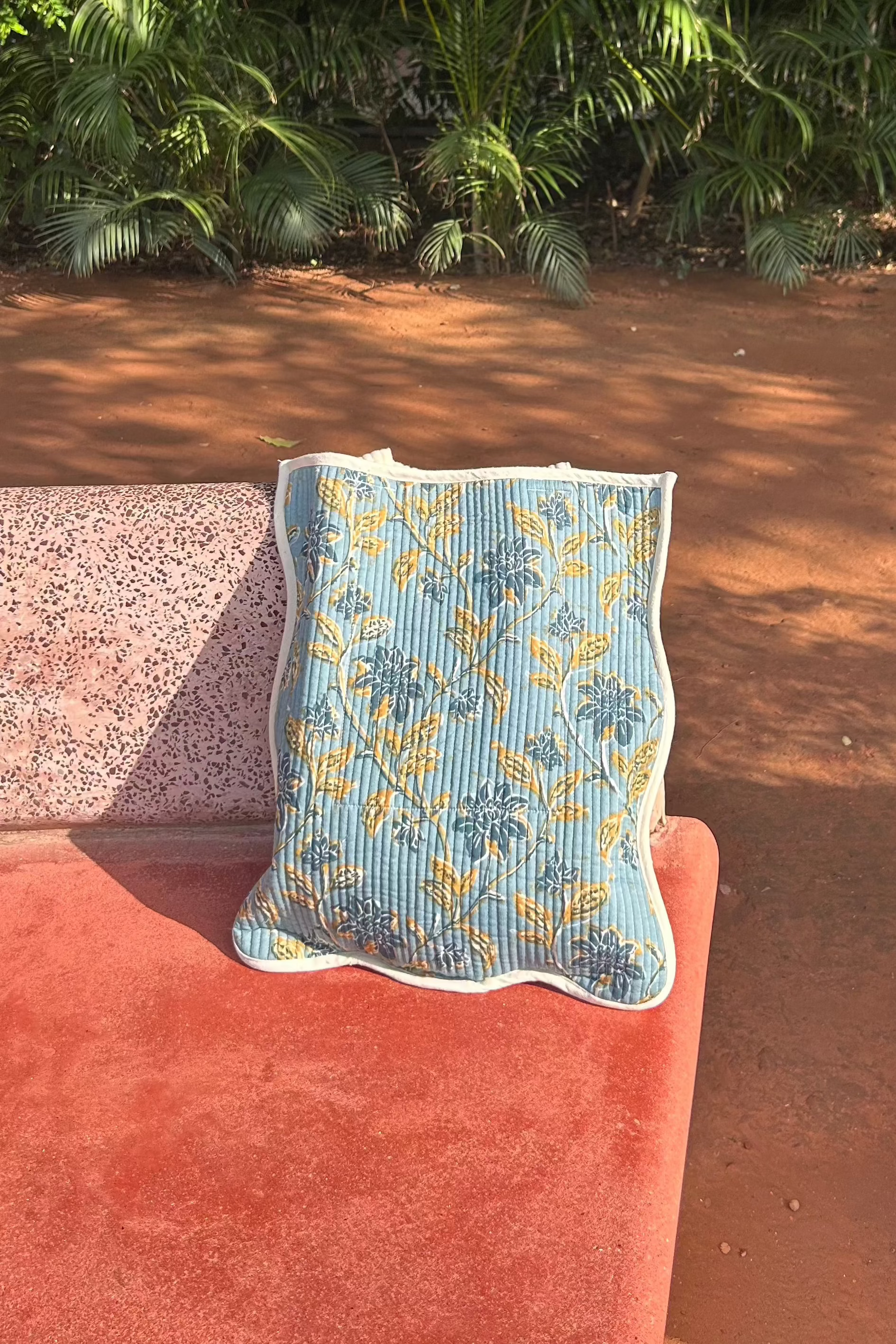 the tote bag - blue gardenia