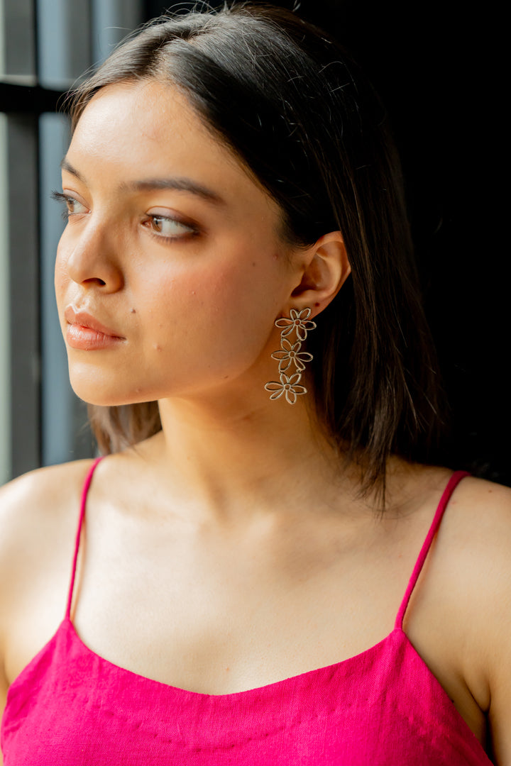 house of chi - 3 flower danglers - silver