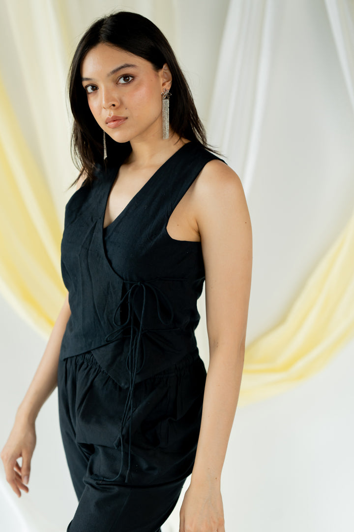 ana vest - black