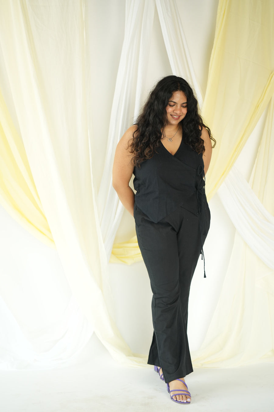 ana vest - black