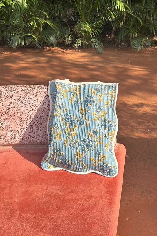the tote bag - blue gardenia